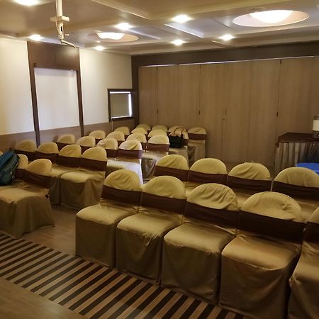 New Hotel Europa Inn ราชโกฎิ ภายนอก รูปภาพ