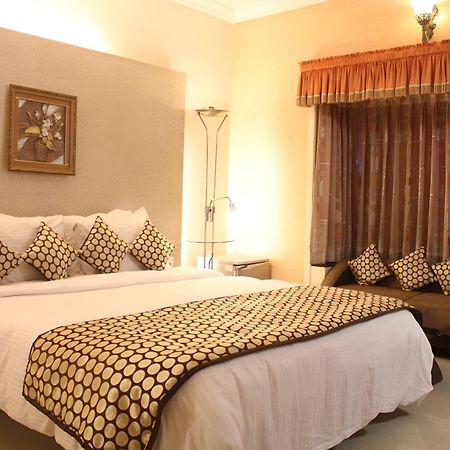New Hotel Europa Inn ราชโกฎิ ภายนอก รูปภาพ
