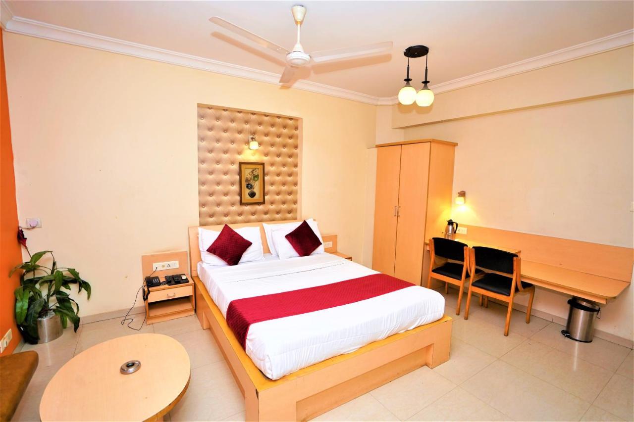 New Hotel Europa Inn ราชโกฎิ ภายนอก รูปภาพ