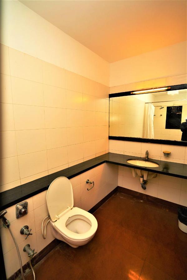 New Hotel Europa Inn ราชโกฎิ ภายนอก รูปภาพ