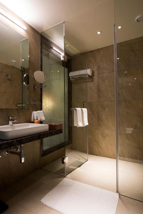New Hotel Europa Inn ราชโกฎิ ภายนอก รูปภาพ