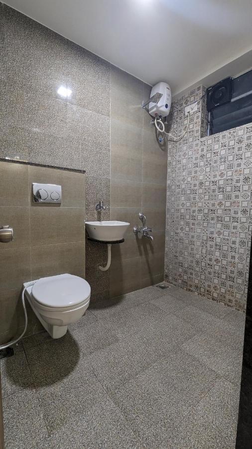 New Hotel Europa Inn ราชโกฎิ ภายนอก รูปภาพ