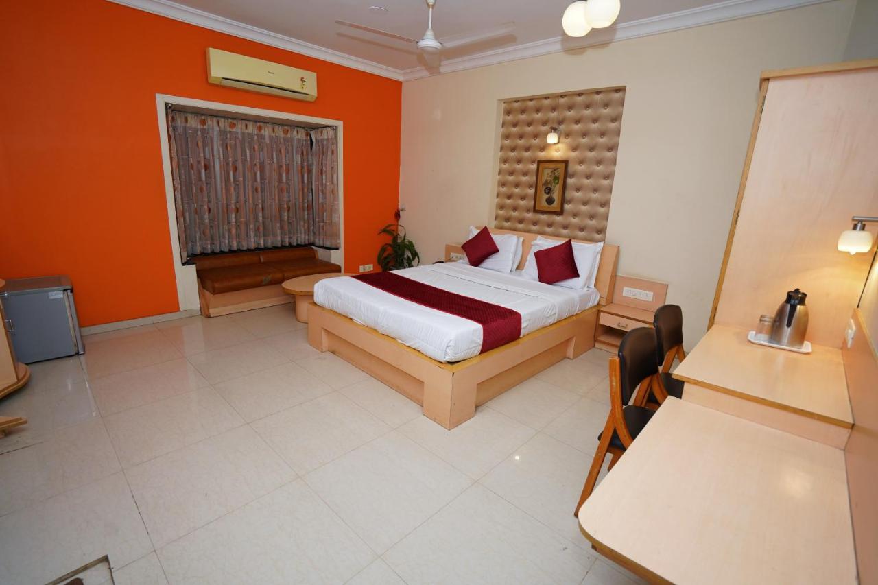 New Hotel Europa Inn ราชโกฎิ ภายนอก รูปภาพ