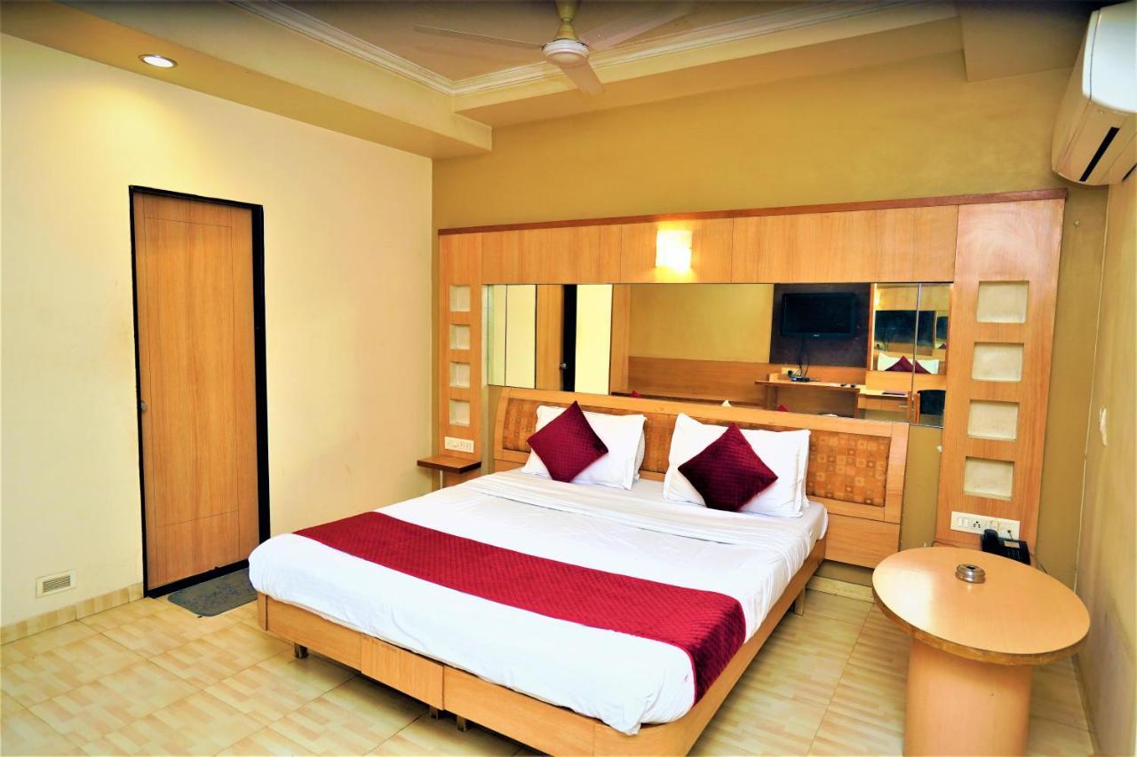 New Hotel Europa Inn ราชโกฎิ ภายนอก รูปภาพ
