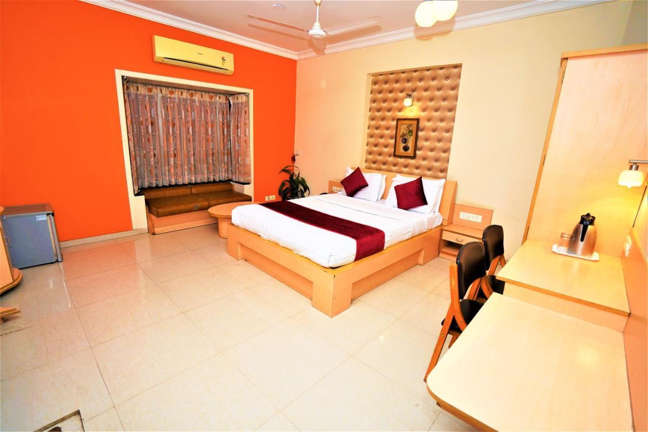 New Hotel Europa Inn ราชโกฎิ ภายนอก รูปภาพ