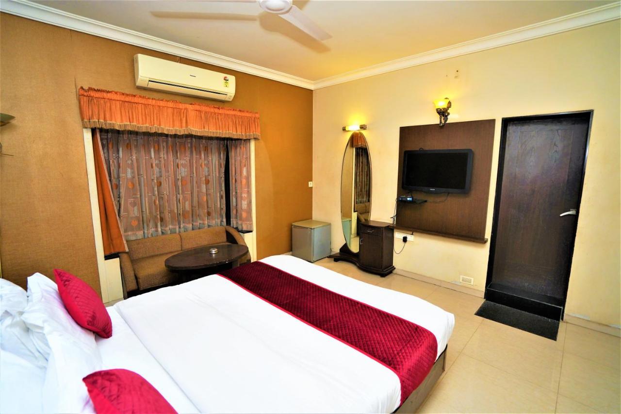 New Hotel Europa Inn ราชโกฎิ ภายนอก รูปภาพ