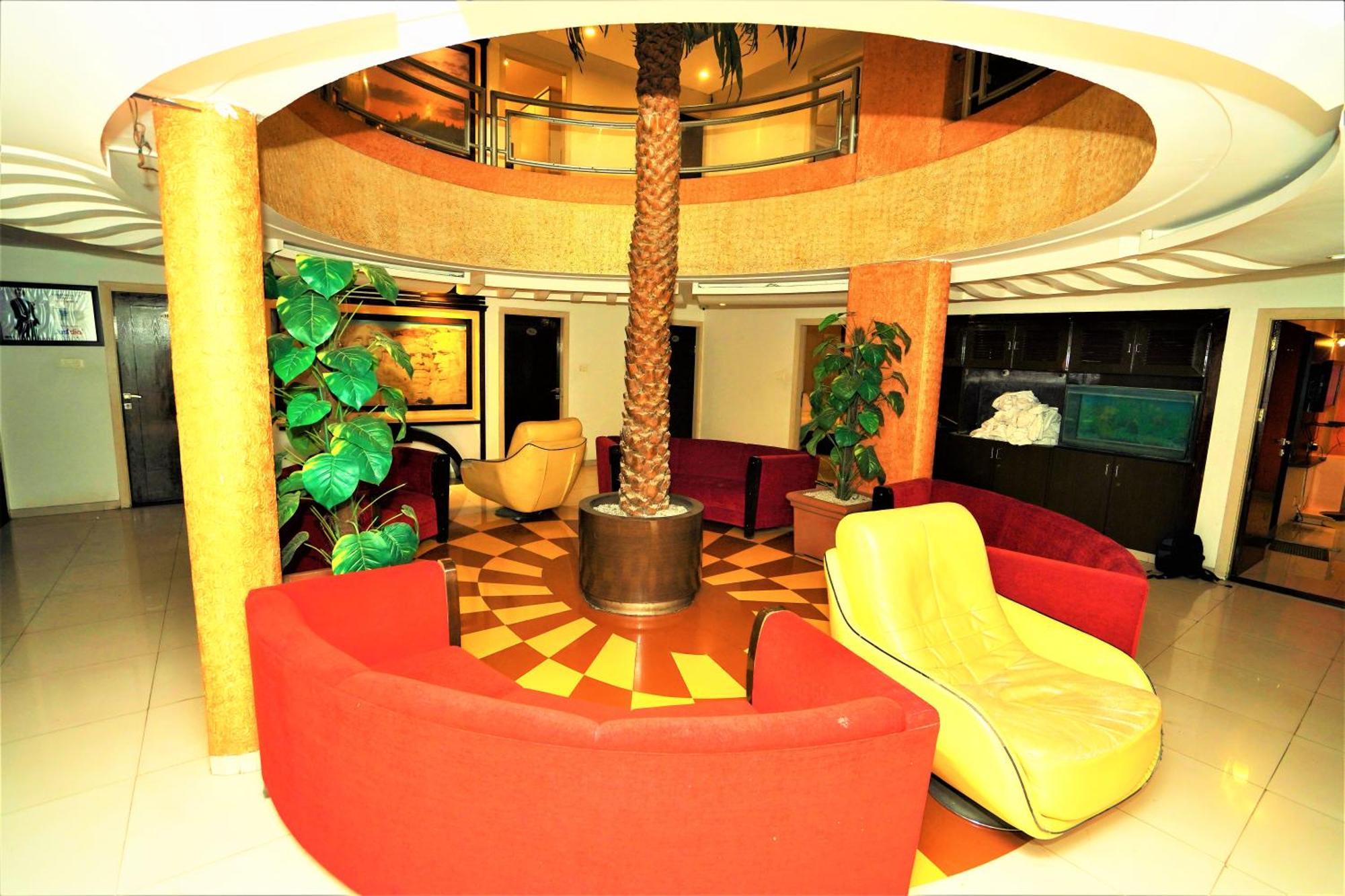 New Hotel Europa Inn ราชโกฎิ ภายนอก รูปภาพ