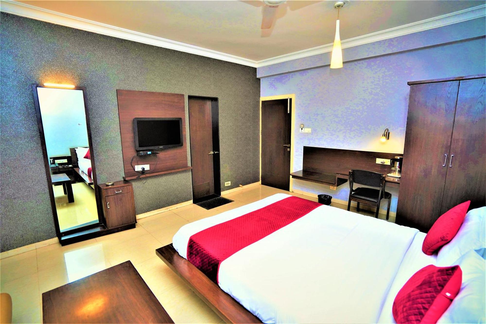 New Hotel Europa Inn ราชโกฎิ ภายนอก รูปภาพ