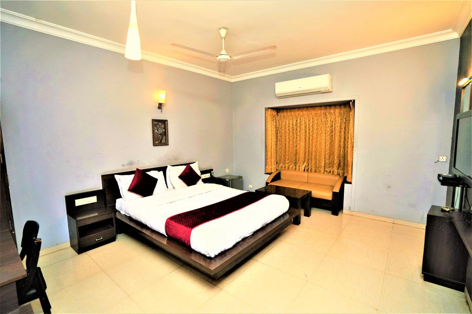 New Hotel Europa Inn ราชโกฎิ ภายนอก รูปภาพ