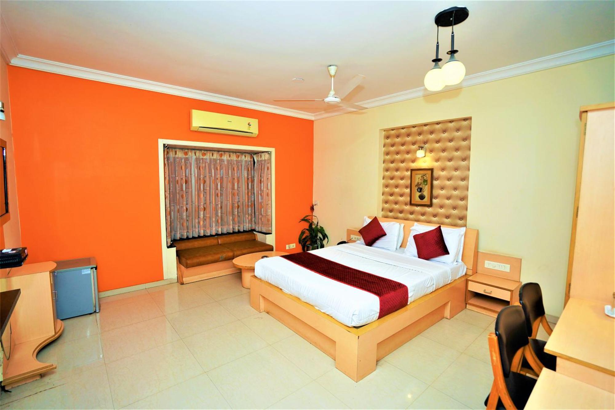 New Hotel Europa Inn ราชโกฎิ ภายนอก รูปภาพ