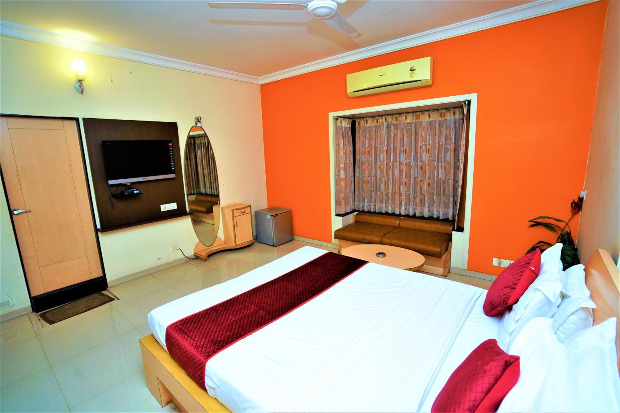 New Hotel Europa Inn ราชโกฎิ ภายนอก รูปภาพ