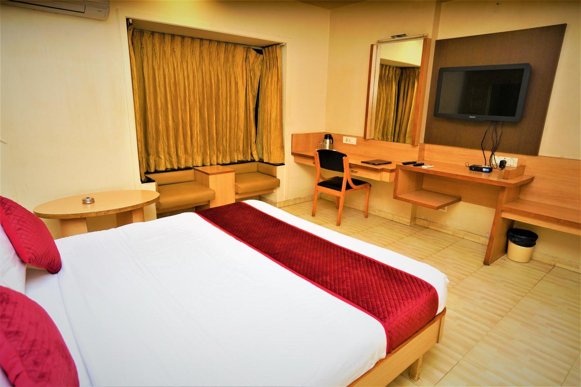New Hotel Europa Inn ราชโกฎิ ภายนอก รูปภาพ
