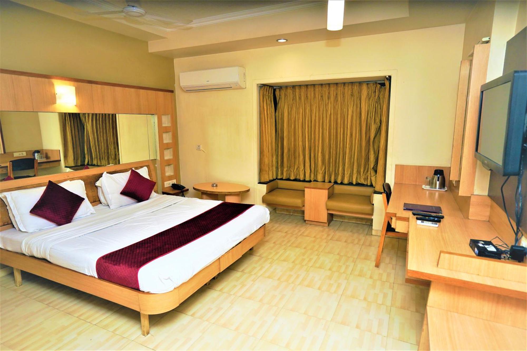 New Hotel Europa Inn ราชโกฎิ ภายนอก รูปภาพ