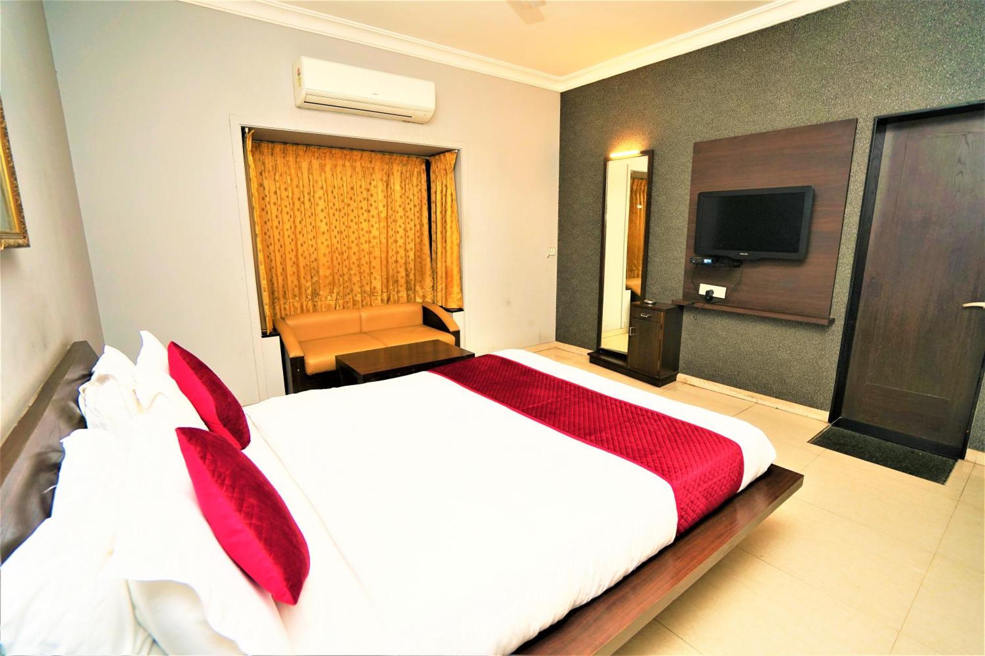 New Hotel Europa Inn ราชโกฎิ ภายนอก รูปภาพ