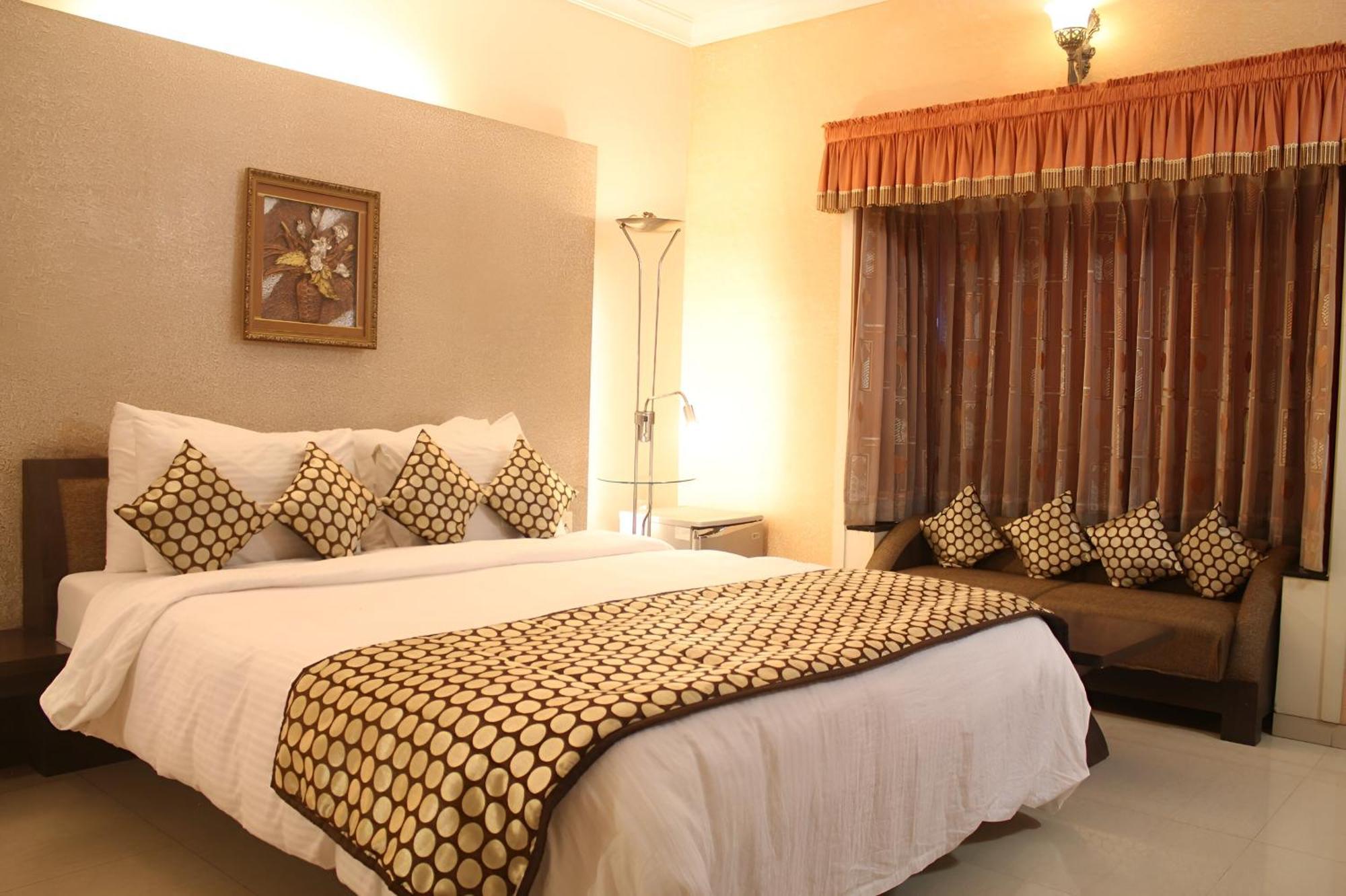 New Hotel Europa Inn ราชโกฎิ ภายนอก รูปภาพ